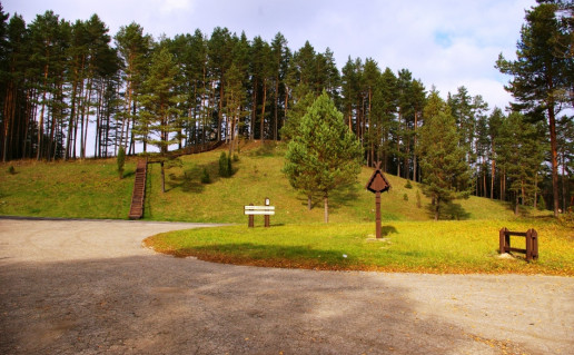 Velikuškių II piliakalnis Sala.Autorius Sartų ir Gražutės RP direkcija.jpg