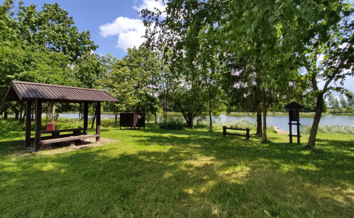 Poilsiavietė prie Krekenavos tvenkinio.jpg