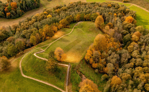 Bakainbiu piliakalnis.jpg