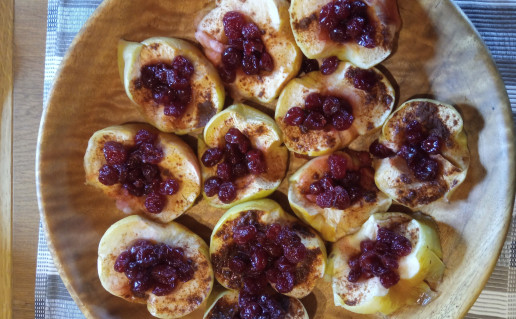 kepti obuoliai su spanguolėmis.jpg