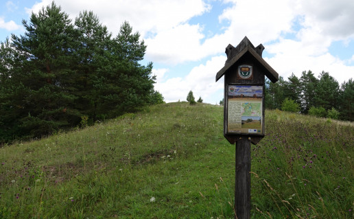 Stūglių piliakalnis.JPG